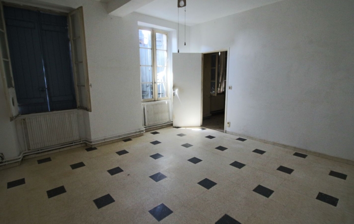 Maison de ville   PUY-L'EVEQUE  300 m2 164 300 € 